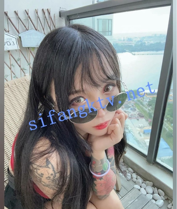 ❤️油管网红-小哥哥艾理两期作品-IG 78万粉DJ小可可+梨花渿